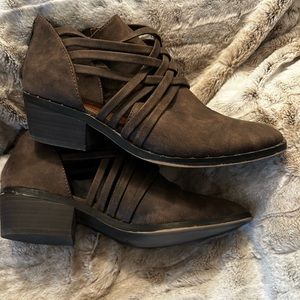 Maurices brown strappy brown ankle boots with back zipper 7.5